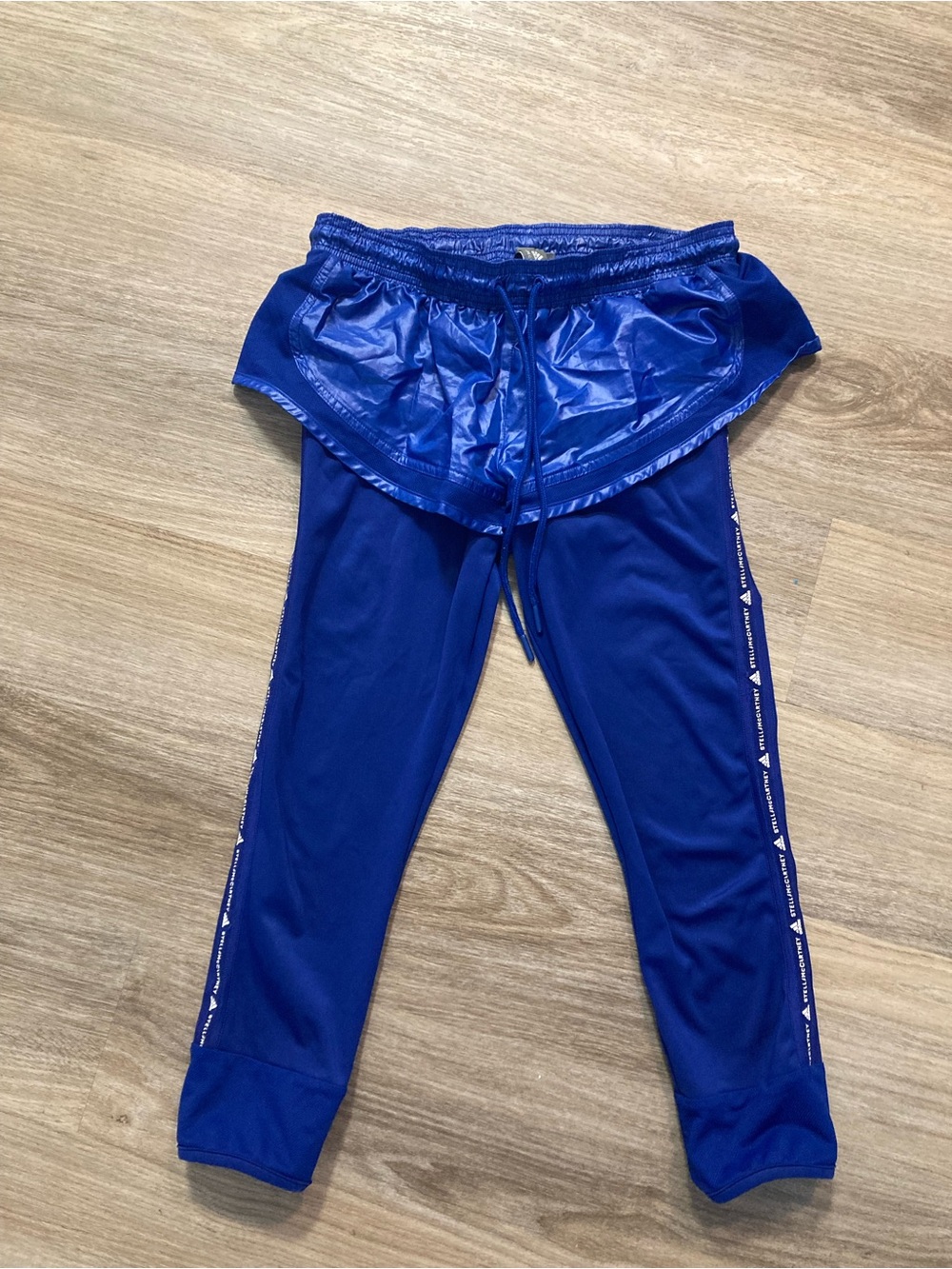 Stella McCartney bright blue capri length leggings with short overlay